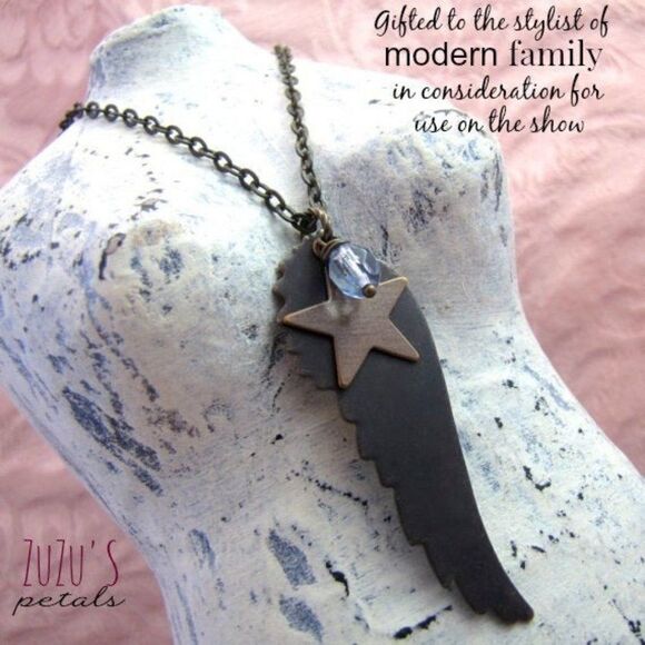 Angel Wing & Star Necklace - Picture 2 of 5